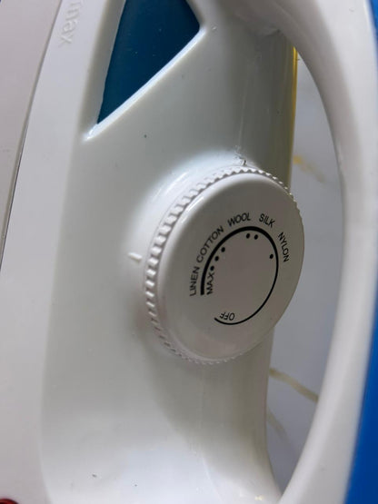 Scarlett YPF-128 Steam Iron 1200W Non-Stick Soleplate UK 3-Pin Plug